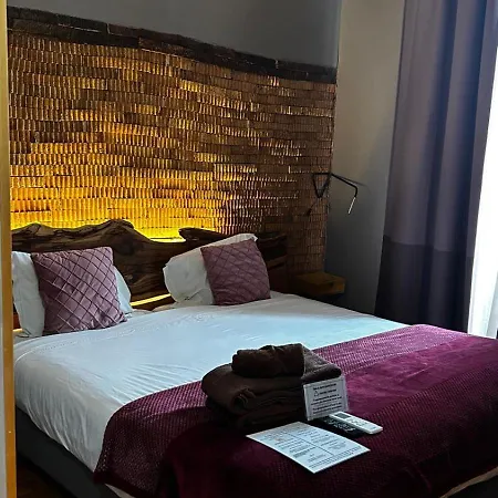 Feel At Nocleg ze śniadaniem