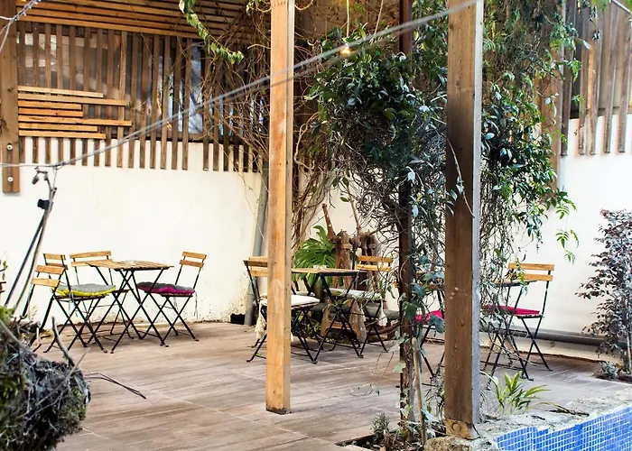 לינה וארוחת בוקר Feel At 3*