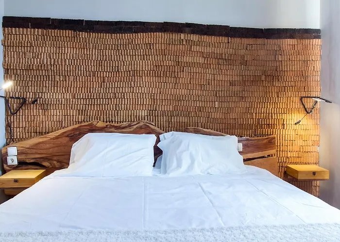 לינה וארוחת בוקר Feel At 3*