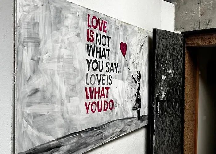 לינה וארוחת בוקר Feel At 3*