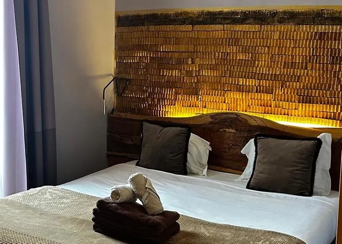 לינה וארוחת בוקר Feel At אובאר